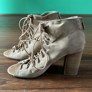 👠👠Chinese Laundry Centurion Style Open Toe Booties👠👠